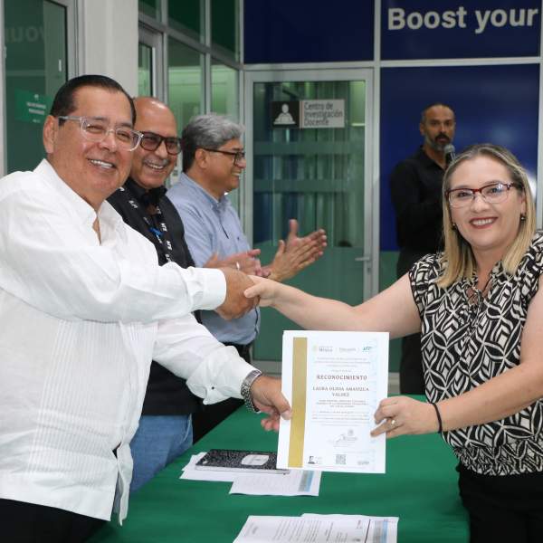 Reconoce UTS la excelencia y el compromiso de su personal académico, en magna ceremonia institucional